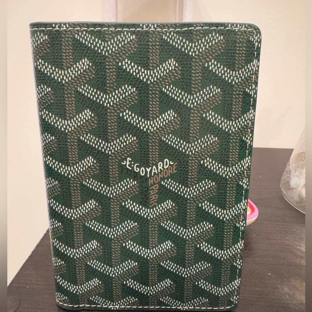 Goyard passport holder ‼️